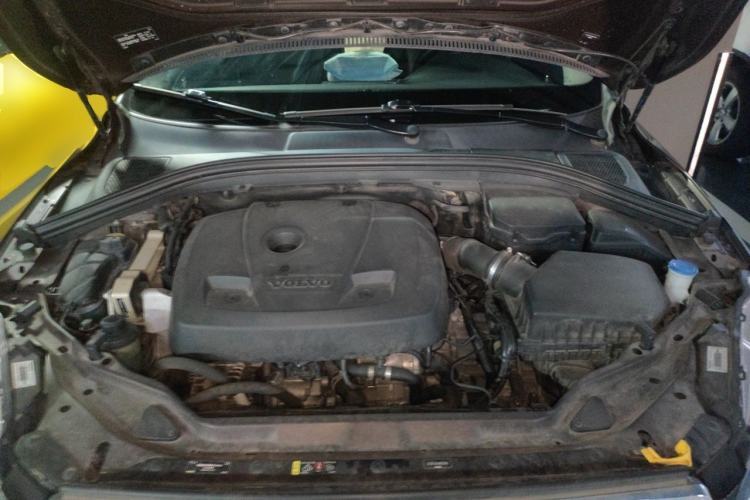 Used Volvo XC60 2016 T5 Smart Upgrade Model Engine Bay