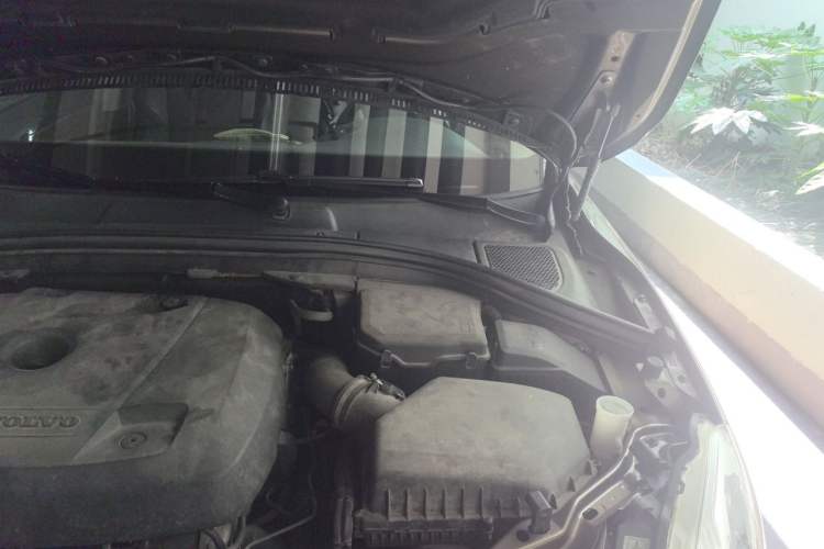 Used Volvo XC60 2016 T5 Smart Version Engine Bay Left