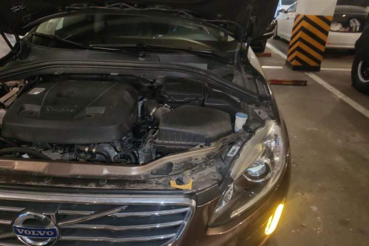 Used Volvo XC60 2016 T5 Smart Version Engine Bay Left