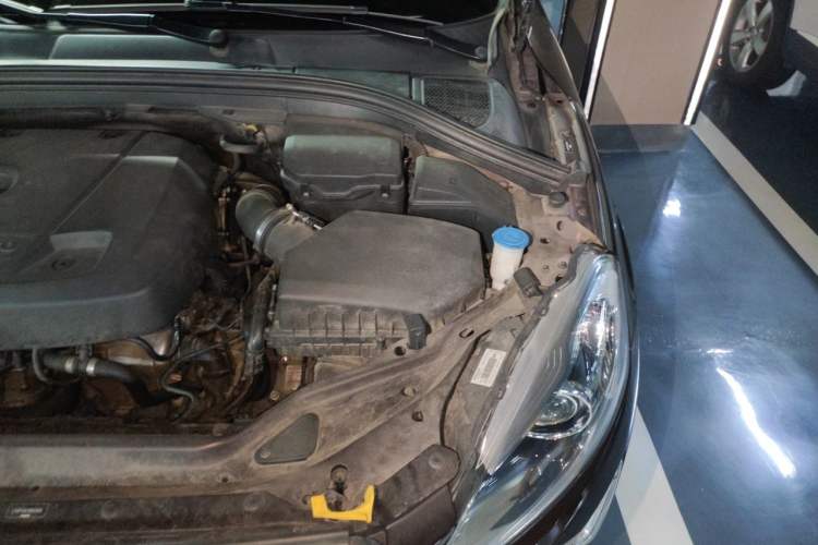 Used Volvo XC60 2016 T5 Smart Upgrade Model Engine Bay Left