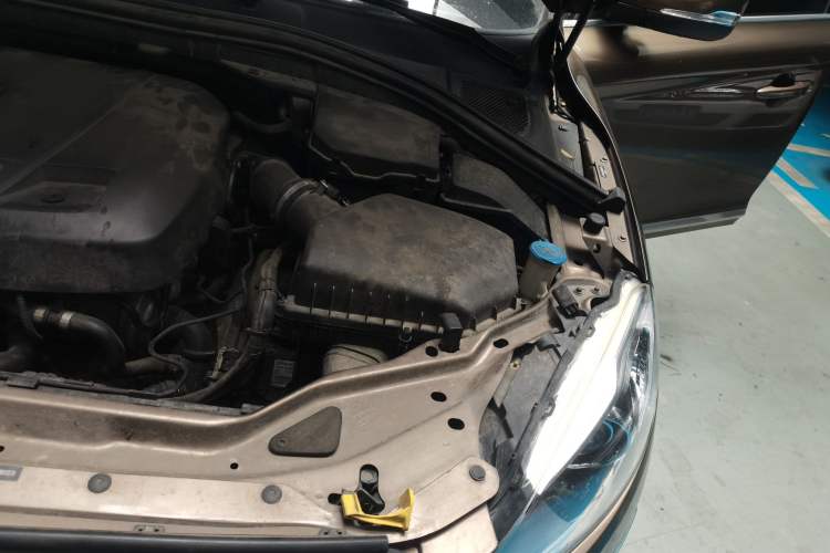Used Volvo XC60 2016 T5 Smart Version Engine Bay Left