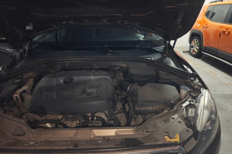 Used Volvo XC60 2016 T5 Smart Version Engine Bay Left