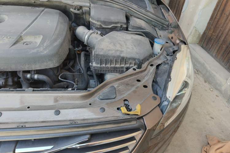 Used Volvo XC60 2016 T5 Smart Upgrade Model Engine Bay Left