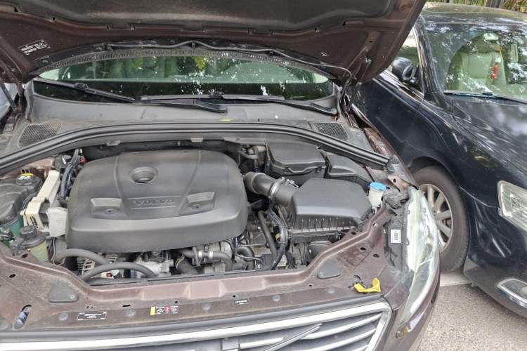 Used Volvo XC60 2016 T5 Smart Version Engine Bay Left