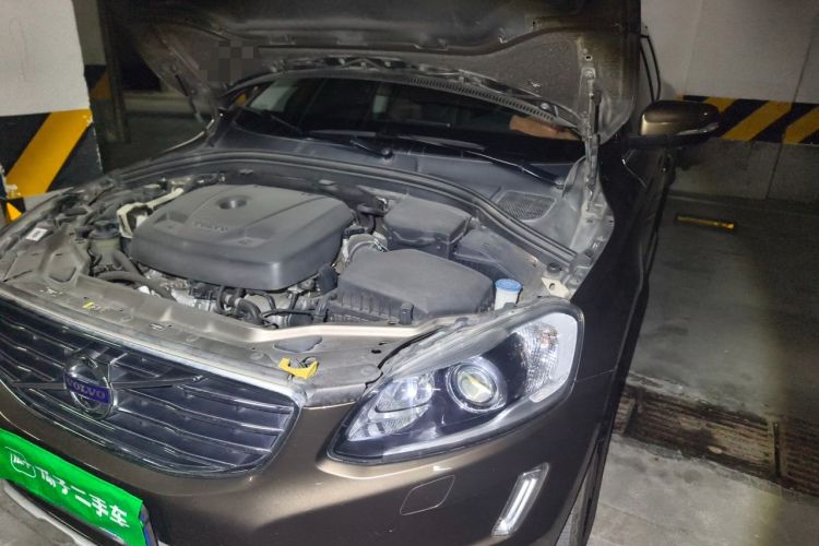 Used Volvo XC60 2016 T5 Smart Version Engine Bay Left