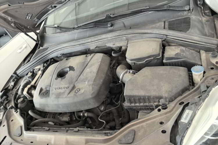 Used Volvo XC60 2016 T5 Smart Version Engine Bay