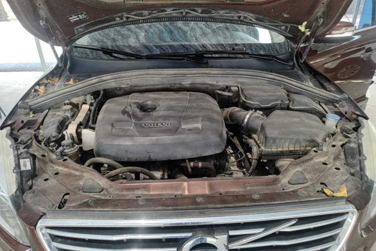 Used Volvo XC60 2016 T5 Smart Upgrade Model Engine Bay