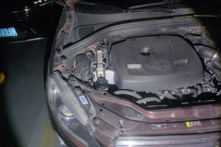 Used Volvo XC60 2016 T5 Smart Version Engine Bay Right
