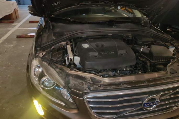 Used Volvo XC60 2016 T5 Smart Version Engine Bay Right