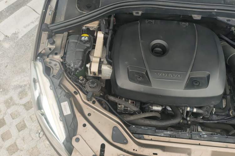 Used Volvo XC60 2016 T5 Smart Version Engine Bay Right