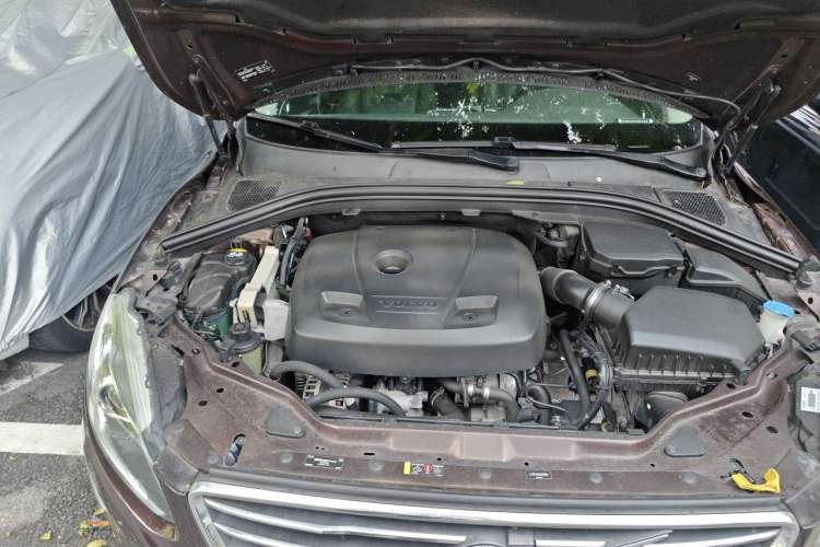 Used Volvo XC60 2016 T5 Smart Version Engine Bay Right