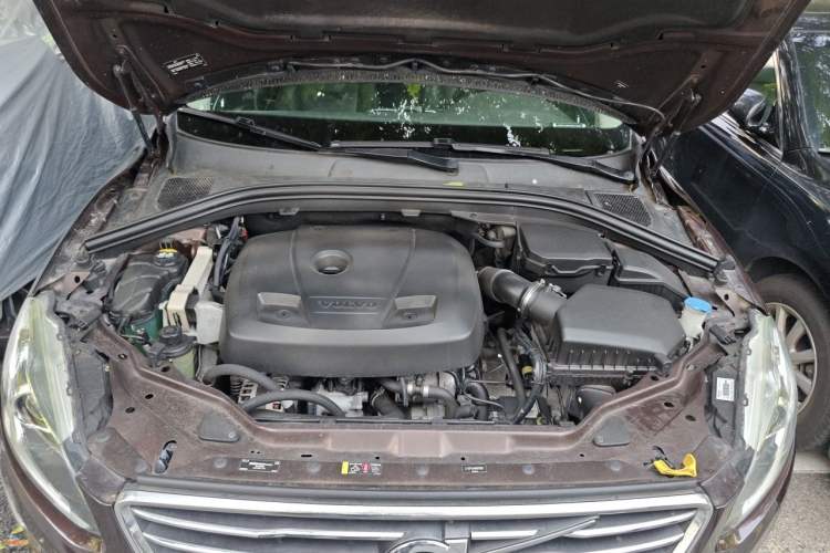 Used Volvo XC60 2016 T5 Smart Version Engine Bay