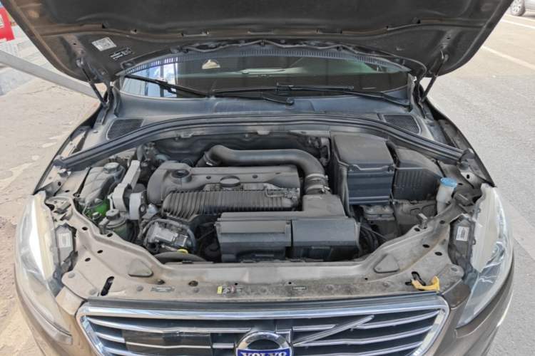 Used Volvo XC60 2016 T5 AWD Zhiyuan Edition Engine Bay