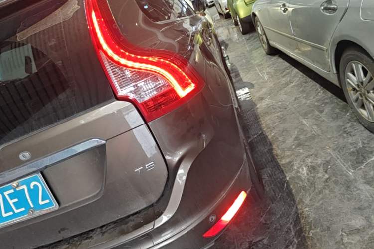 Used Volvo XC60 2016 T5 Smart Version Exterior 3