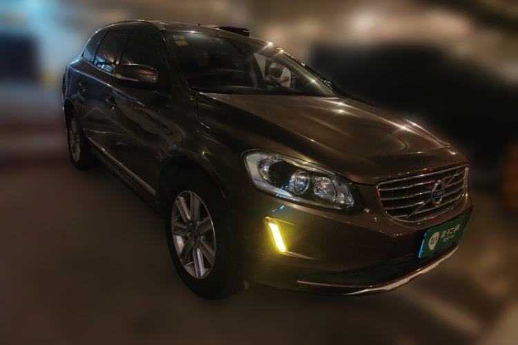 Used Volvo XC60 2016 T5 Smart Version Front Right 45 Deg