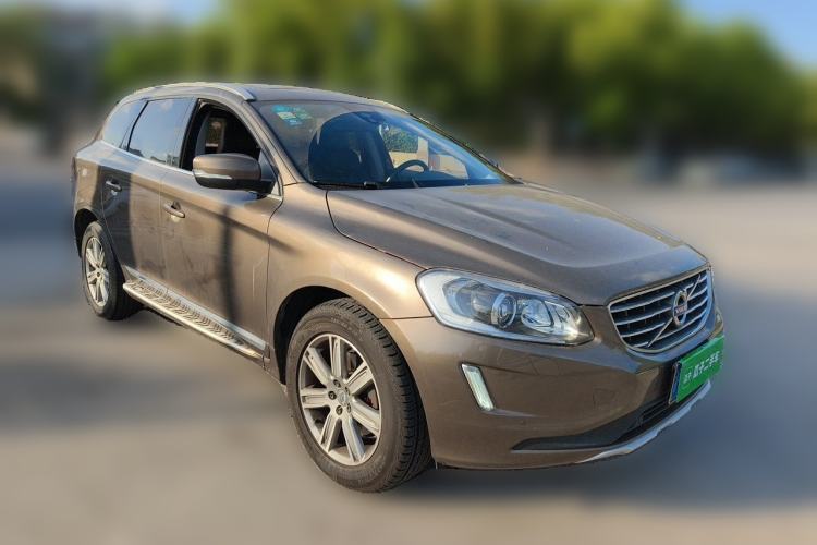 Used Volvo XC60 2016 T5 Smart Version Front Right 45 Deg