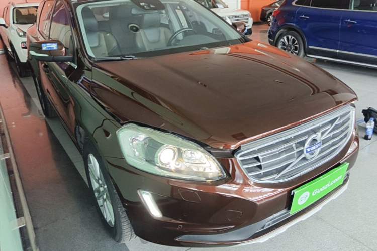 Used Volvo XC60 2016 T5 AWD Zhiyuan Edition Front Right 45 Deg