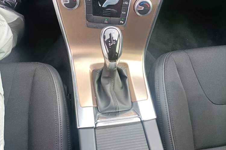 Used Volvo XC60 2016 T5 Smart Drive Edition Gear Lever