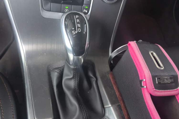 Used Volvo XC60 2016 T5 Smart Version Gear Lever