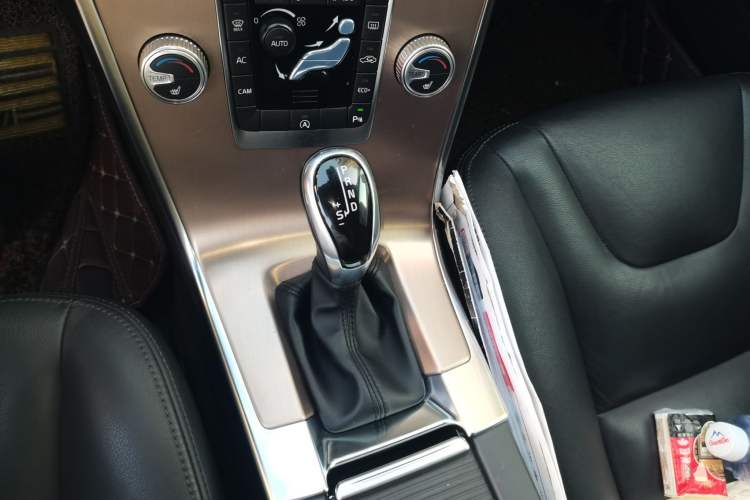 Used Volvo XC60 2016 T5 Smart Upgrade Model Gear Lever