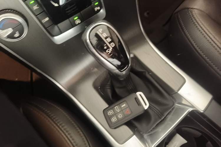Used Volvo XC60 2016 T5 Smart Version Gear Lever