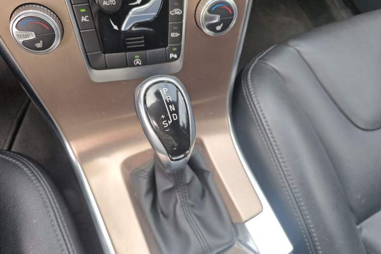 Used Volvo XC60 2016 T5 Smart Upgrade Model Gear Lever