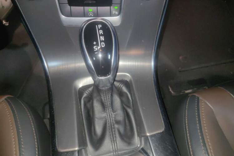 Used Volvo XC60 2016 T5 Smart Version Gear Lever