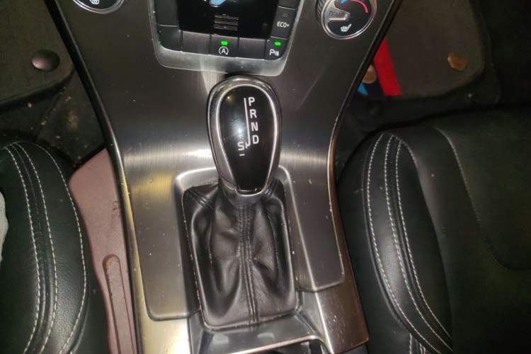 Used Volvo XC60 2016 T5 Smart Version Gear Lever