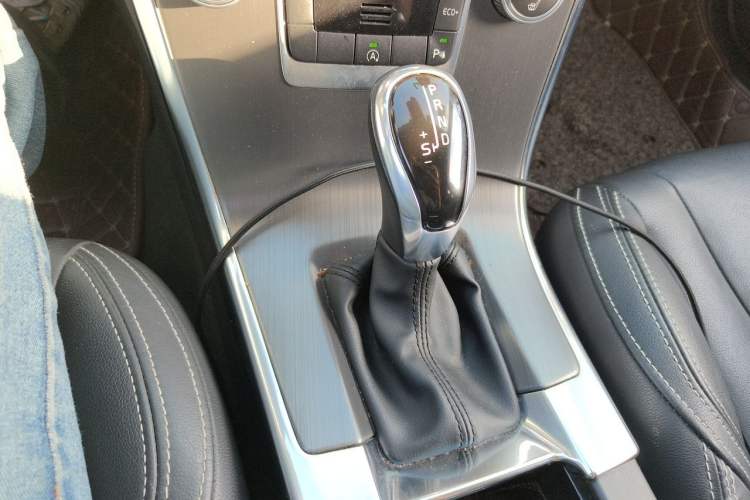 Used Volvo XC60 2016 T5 Smart Version Gear Lever