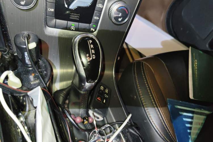 Used Volvo XC60 2016 T5 Smart Version Gear Lever