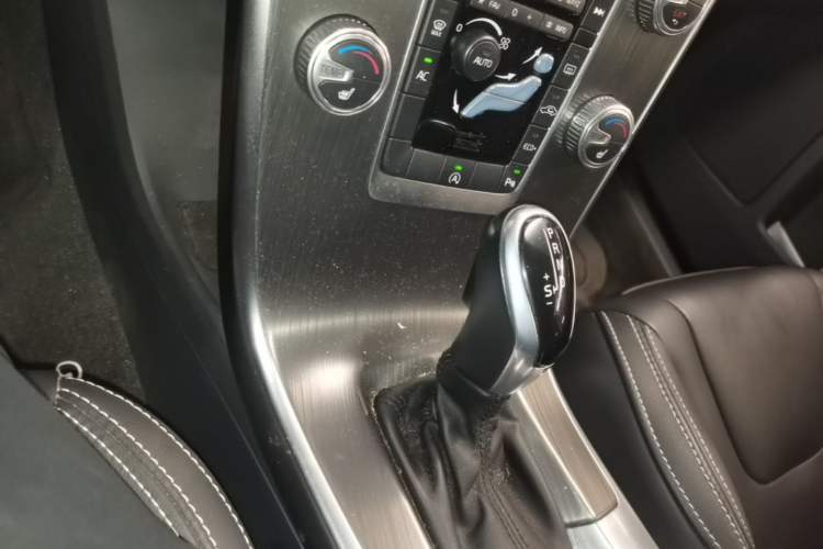 Used Volvo XC60 2016 T5 Smart Version Gear Lever