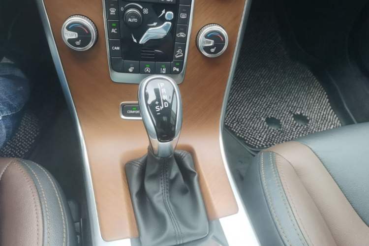 Used Volvo XC60 2016 T6 AWD Zhiyue Edition Gear Lever
