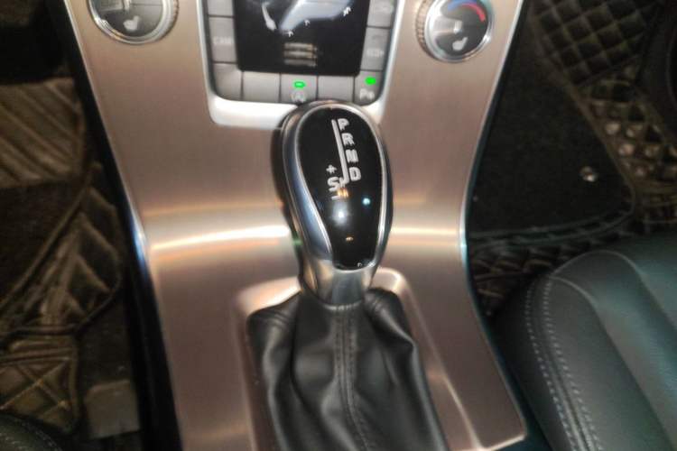 Used Volvo XC60 2016 T5 Smart Upgrade Model Gear Lever