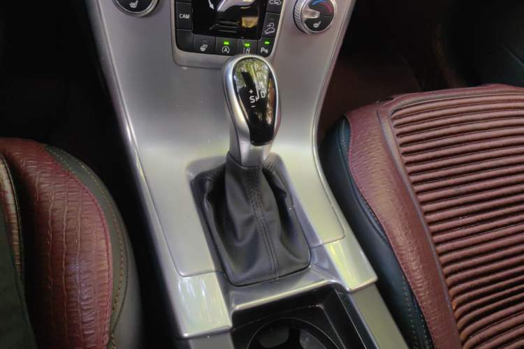 Used Volvo XC60 2016 T5 AWD Smart Drive Edition Gear Lever