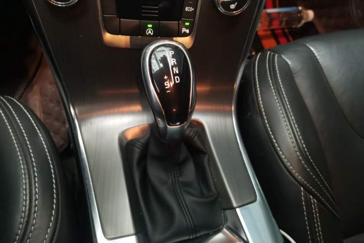Used Volvo XC60 2016 T5 Smart Version Gear Lever