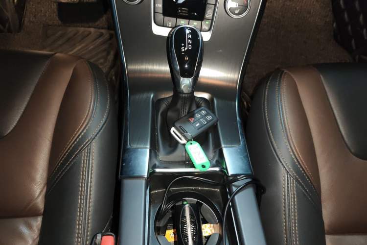 Used Volvo XC60 2016 T5 AWD Zhiyuan Edition Gear Lever