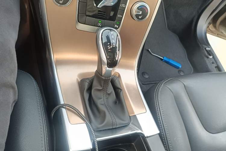 Used Volvo XC60 2016 T5 Smart Upgrade Model Gear Lever