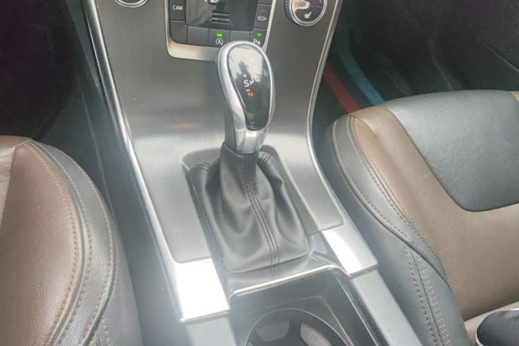 Used Volvo XC60 2016 T5 Smart Version Gear Lever
