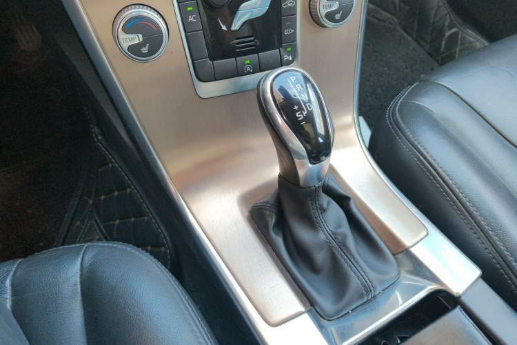 Used Volvo XC60 2016 T5 Smart Upgrade Model Gear Lever