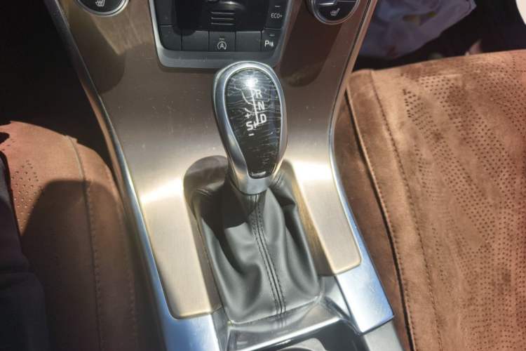 Used Volvo XC60 2016 T5 Smart Upgrade Model Gear Lever