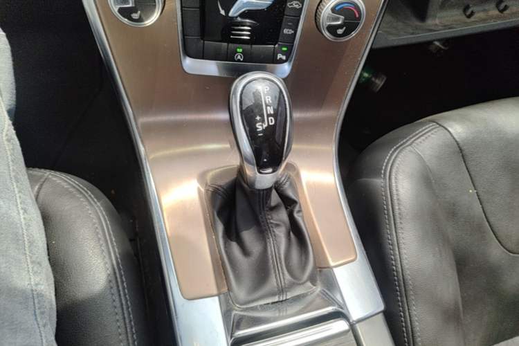 Used Volvo XC60 2016 T5 Smart Upgrade Model Gear Lever