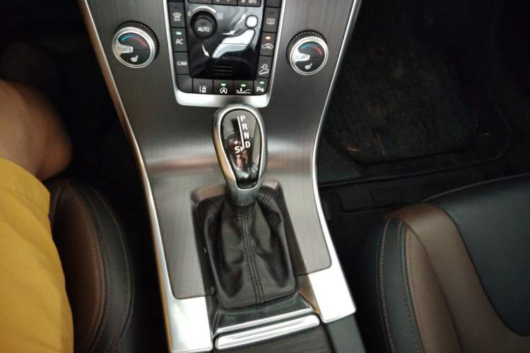 Used Volvo XC60 2016 T5 AWD Smart Drive Edition Gear Lever