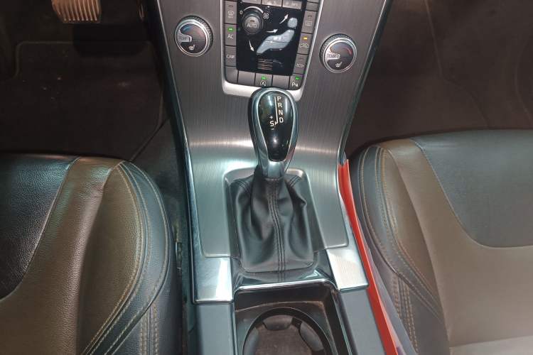 Used Volvo XC60 2016 T5 Smart Version Gear Lever