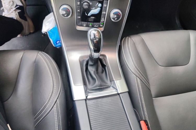 Used Volvo XC60 2016 T5 AWD Zhiyuan Edition Gear Lever