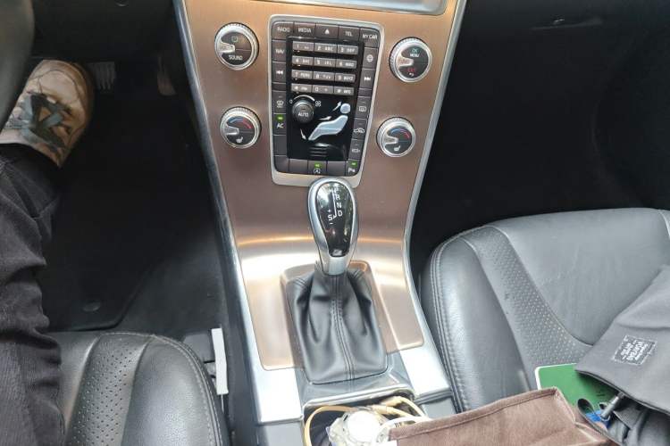 Used Volvo XC60 2016 T5 Smart Version Gear Lever