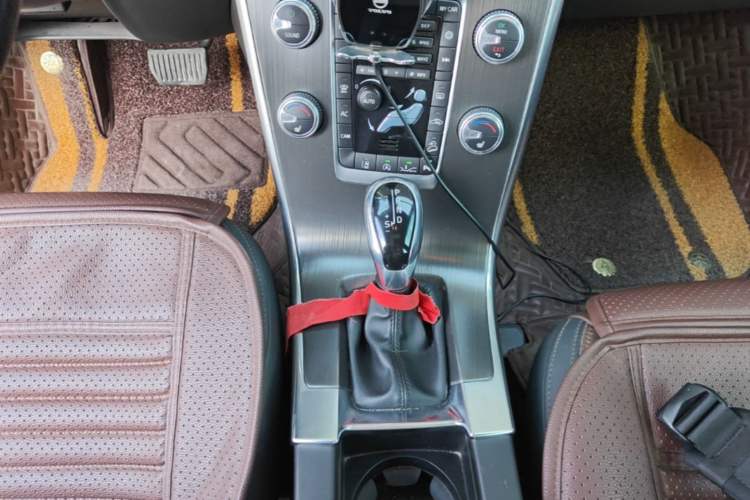 Used Volvo XC60 2016 T5 AWD Zhiyuan Edition Gear Lever