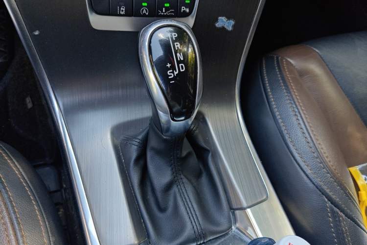 Used Volvo XC60 2016 T5 AWD Smart Drive Edition Gear Lever