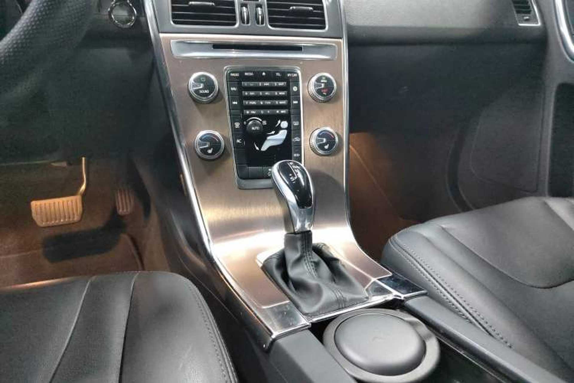 Used Volvo XC60 2016 T5 Smart Upgrade Model Gear Lever