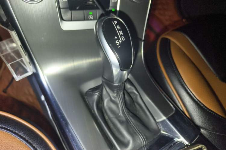Used Volvo XC60 2016 T5 Smart Version Gear Lever