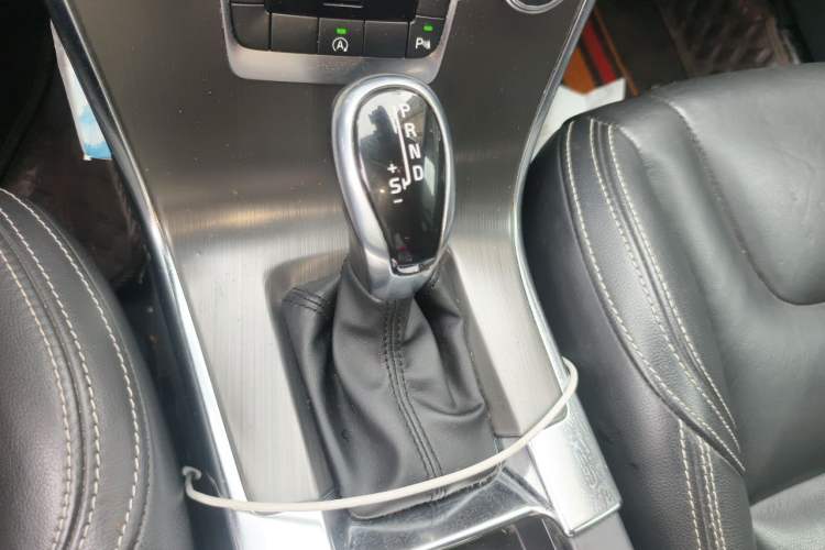 Used Volvo XC60 2016 T5 Smart Version Gear Lever